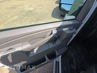 2025 GMC Savana 2500 Cargo Van 1WT 135.0" WB - miniatura 9