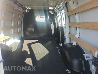 2025 GMC Savana 2500 Cargo Van 1WT 135.0" WB - miniatura 15