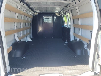 2025 GMC Savana 2500 Cargo Van 1WT 135.0" WB - miniatura 17