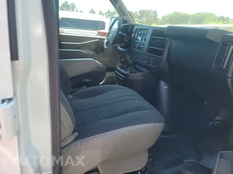 2025 GMC Savana 2500 Cargo Van 1WT 135.0" WB - miniatura 8