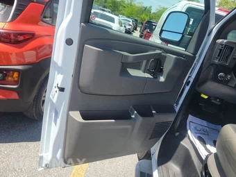 2025 GMC Savana 2500 Cargo Van 1WT 135.0" WB - miniatura 9