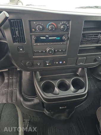 2025 GMC Savana 2500 Cargo Van 1WT 135.0" WB - miniatura 11
