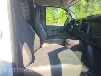 2025 GMC Savana 2500 Cargo Van 1WT 135.0" WB - miniatura 8