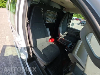 2025 GMC Savana 2500 Cargo Van 1WT 135.0" WB - miniatura 8
