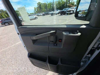 2025 GMC Savana 2500 Cargo Van 1WT 135.0" WB - miniatura 9