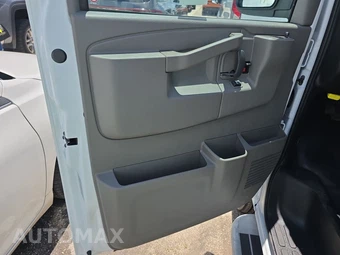 2025 GMC Savana 2500 Cargo Van 1WT 135.0" WB - miniatura 9