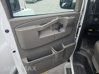 2025 GMC Savana 2500 Cargo Van 1WT 135.0" WB - miniatura 9