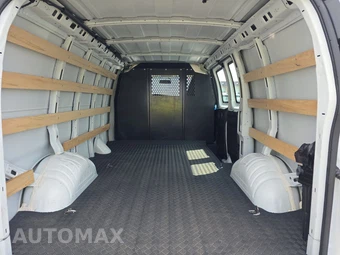 2025 GMC Savana 2500 Cargo Van 1WT 135.0" WB - miniatura 15