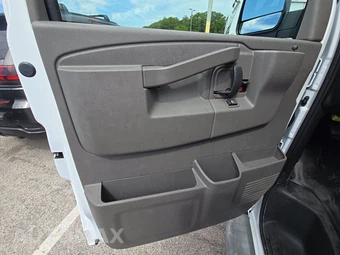 2025 GMC Savana 2500 Cargo Van 1WT 135.0" WB - miniatura 9