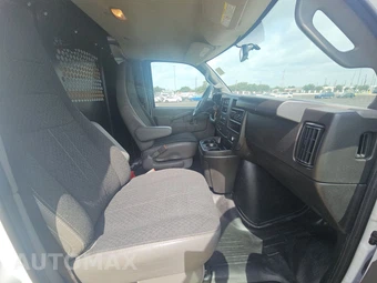 2025 GMC Savana 2500 Cargo Van 1WT 135.0" WB - miniatura 8