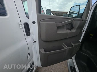 2025 GMC Savana 2500 Cargo Van 1WT 135.0" WB - miniatura 9