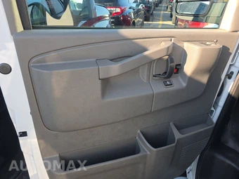 2025 GMC Savana 2500 Cargo Van 1WT 135.0" WB - miniatura 9