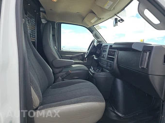 2025 GMC Savana 2500 Cargo Van 1WT 135.0" WB - miniatura 8