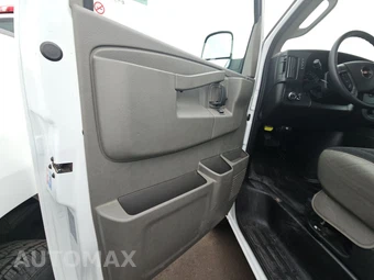 2025 GMC Savana 2500 Cargo Van 1WT 135.0" WB - miniatura 9