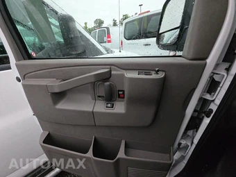 2025 GMC Savana 2500 Cargo Van 1WT 135.0" WB - miniatura 9