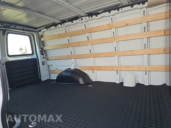 2025 GMC Savana 2500 Cargo Van 1WT 135.0" WB - miniatura 13