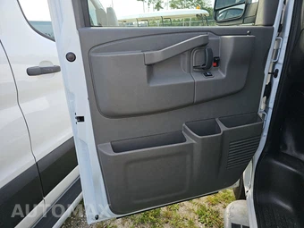2025 GMC Savana 2500 Cargo Van 1WT 135.0" WB - miniatura 9