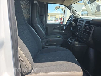 2025 GMC Savana 2500 Cargo Van 1WT 135.0" WB - miniatura 8