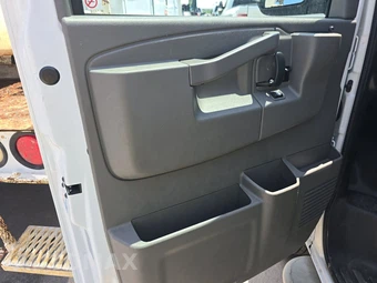 2025 GMC Savana 2500 Cargo Van 1WT 135.0" WB - miniatura 9