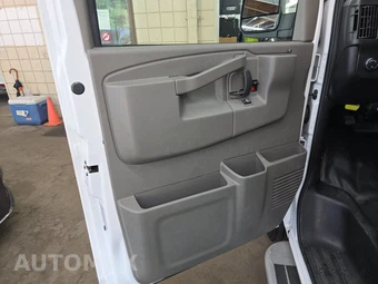 2025 GMC Savana 2500 Cargo Van 1WT 135.0" WB - miniatura 9