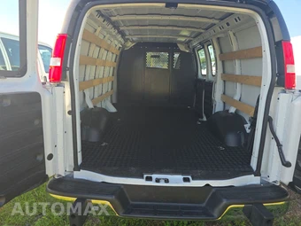 2025 GMC Savana 2500 Cargo Van 1WT 135.0" WB - miniatura 17