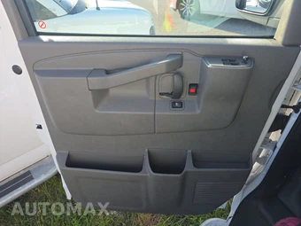 2025 GMC Savana 2500 Cargo Van 1WT 135.0" WB - miniatura 9