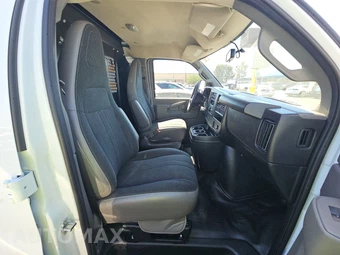 2025 GMC Savana 2500 Cargo Van 1WT 135.0" WB - miniatura 8