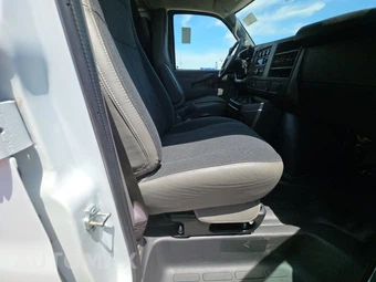 2025 GMC Savana 2500 Cargo Van 1WT 135.0" WB - miniatura 8
