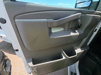 2025 GMC Savana 2500 Cargo Van 1WT 135.0" WB - miniatura 9