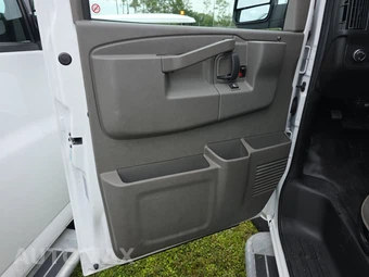 2025 GMC Savana 2500 Cargo Van 1WT 135.0" WB - miniatura 9