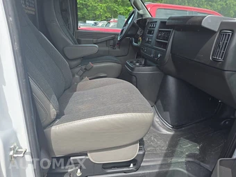 2025 GMC Savana 2500 Cargo Van 1WT 135.0" WB - miniatura 8