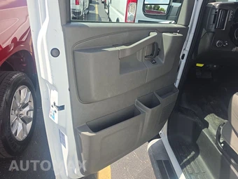 2025 GMC Savana 2500 Cargo Van 1WT 135.0" WB - miniatura 9