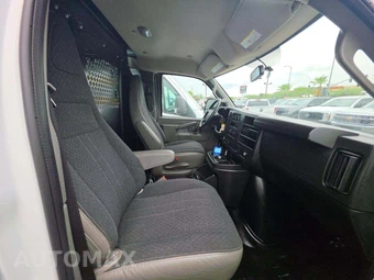 2025 GMC Savana 2500 Cargo Van 1WT 135.0" WB - miniatura 17