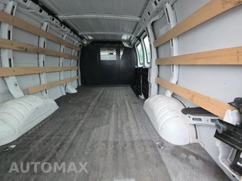 2025 GMC Savana 2500 Cargo Van 1WT 135.0" WB - miniatura 15