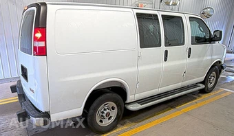 2025 GMC Savana 2500 Cargo Van 1WT 135.0" WB - miniatura 4