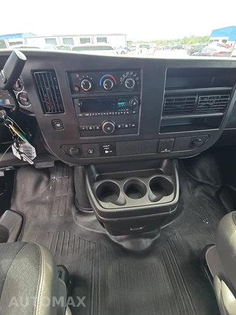 2025 GMC Savana 2500 Cargo Van 1WT 135.0" WB - miniatura 11