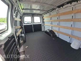 2025 GMC Savana 2500 Cargo Van 1WT 135.0" WB - miniatura 14