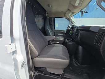 2025 GMC Savana 2500 Cargo Van 1WT 135.0" WB - miniatura 8