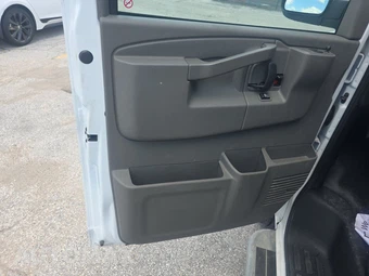 2025 GMC Savana 2500 Cargo Van 1WT 135.0" WB - miniatura 9