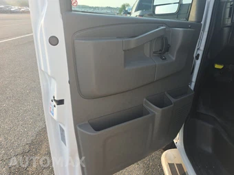 2025 GMC Savana 2500 Cargo Van 1WT 135.0" WB - miniatura 9
