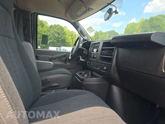 2025 GMC Savana 2500 Cargo Van 1WT 135.0" WB - miniatura 8