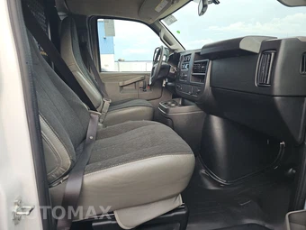 2025 GMC Savana 2500 Cargo Van 1WT 135.0" WB - miniatura 8