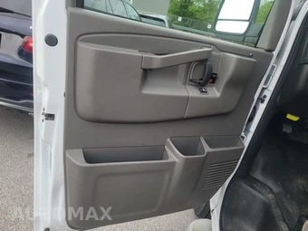 2025 GMC Savana 2500 Cargo Van 1WT 135.0" WB - miniatura 9