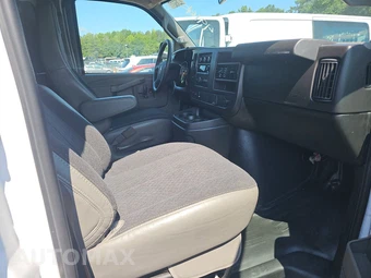 2025 GMC Savana 2500 Cargo Van 1WT 135.0" WB - miniatura 8