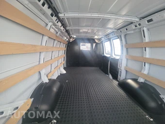 2025 GMC Savana 2500 Cargo Van 1WT 135.0" WB - miniatura 15