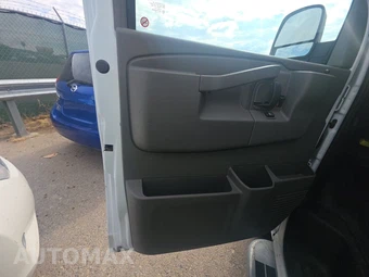 2025 GMC Savana 2500 Cargo Van 1WT 135.0" WB - miniatura 9