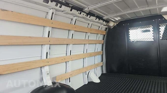 2025 GMC Savana 2500 Cargo Van 1WT 135.0" WB - miniatura 24