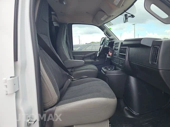 2025 GMC Savana 2500 Cargo Van 1WT 135.0" WB - miniatura 8