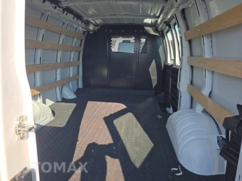 2025 GMC Savana 2500 Cargo Van 1WT 135.0" WB - miniatura 17