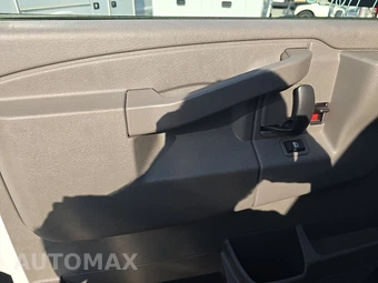 2025 GMC Savana 2500 Cargo Van 1WT 135.0" WB - miniatura 9